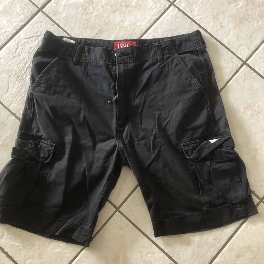 black levi khaki shorts